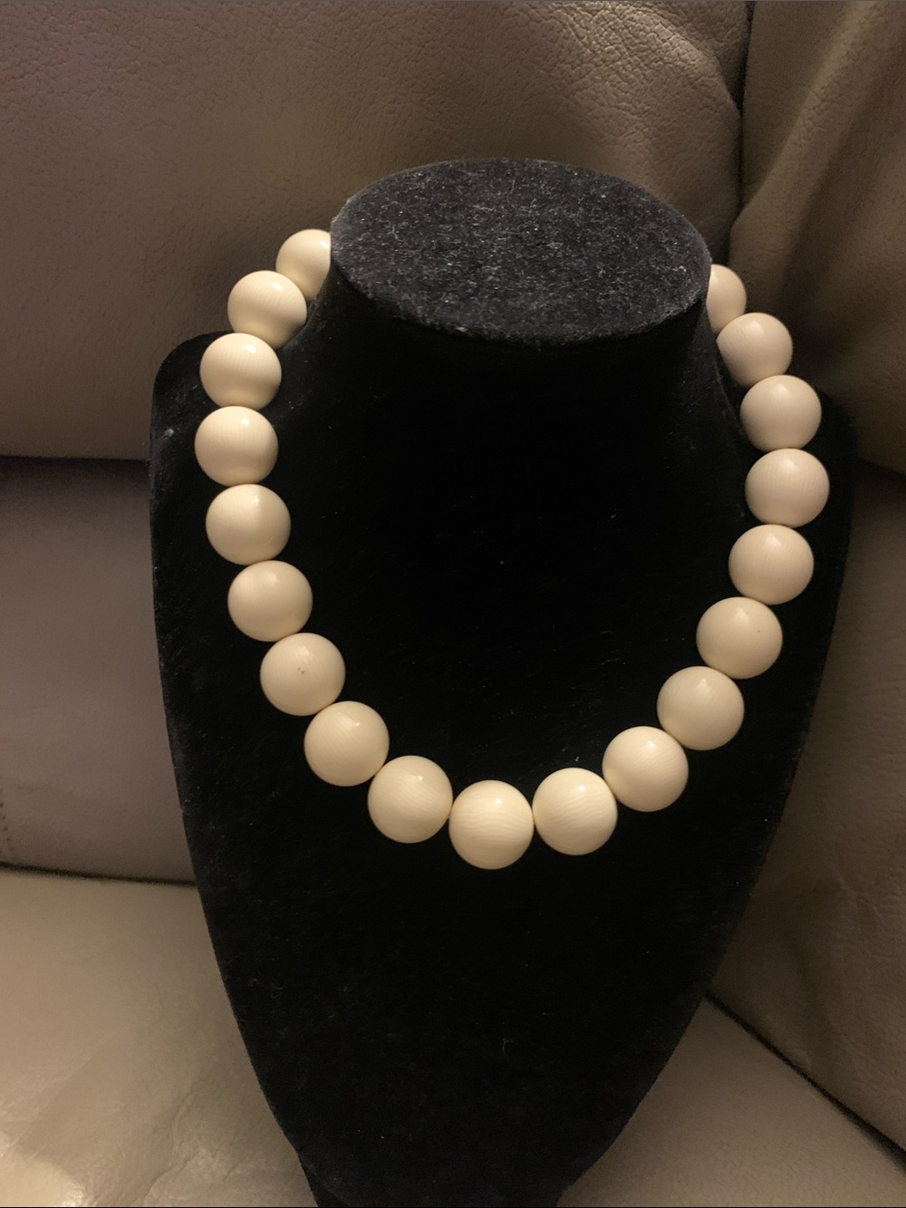 Vintage Classic Cream Bead Necklace - Elegant Statement Jewelry